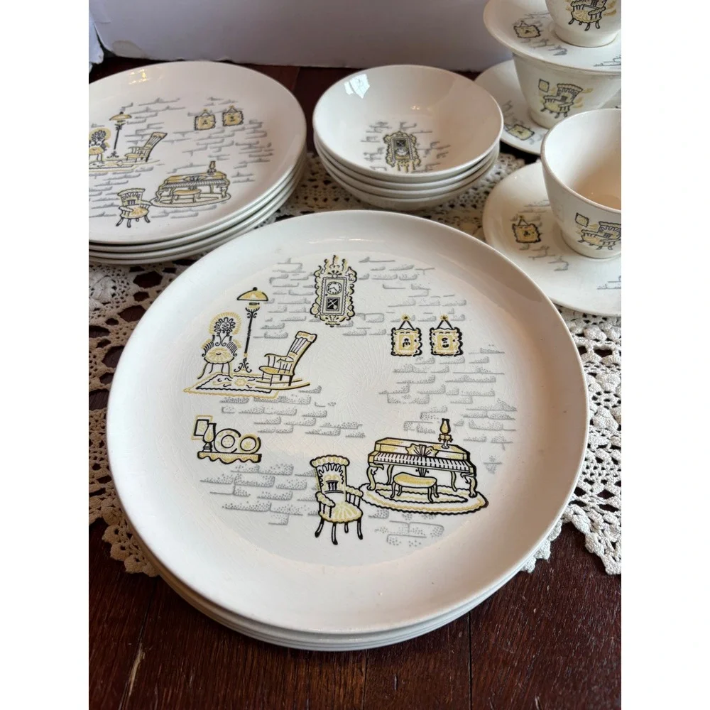 VTG 20pc Colonial Hand Decorated Dinnerware Set Made in‎ USA Mid Century 1950s